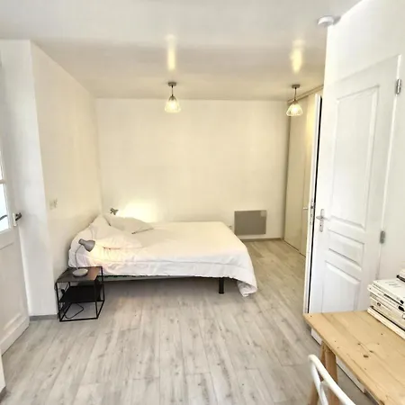 - - Rez-de-jardin - Marche A Deux Pas A 600m *