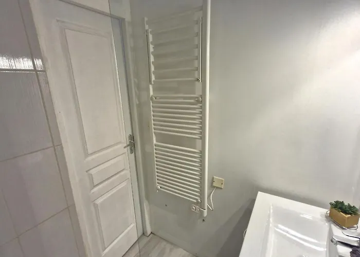 - - Rez-de-jardin - Marche A Deux Pas A 600m Appartement *