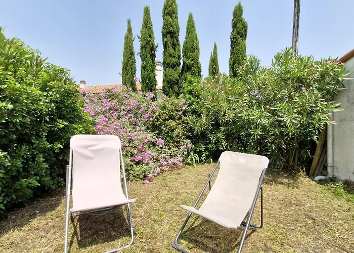 - - Rez-de-jardin - Marche A Deux Pas A 600m *