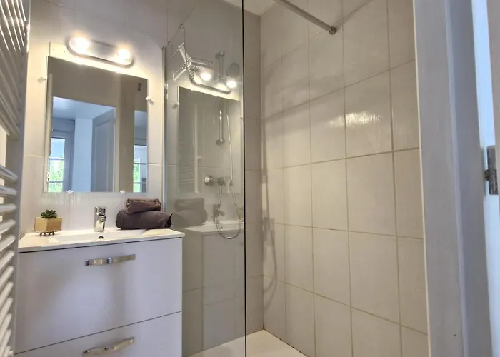 - - Rez-de-jardin - Marche A Deux Pas A 600m Appartement *