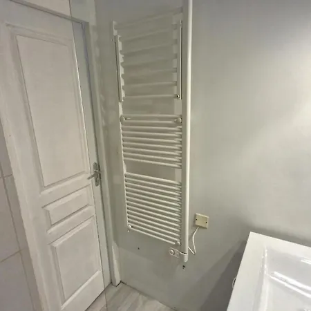 - - Rez-de-jardin - Marche à Deux Pas à 600m Apartamento *