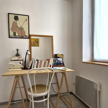 - - Rez-de-jardin - Marche à Deux Pas à 600m